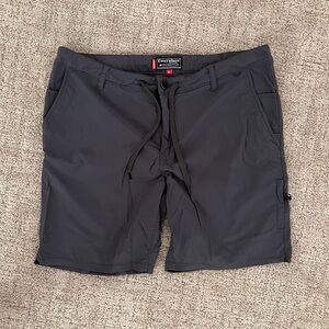 686 men’s everywhere shorts size 36